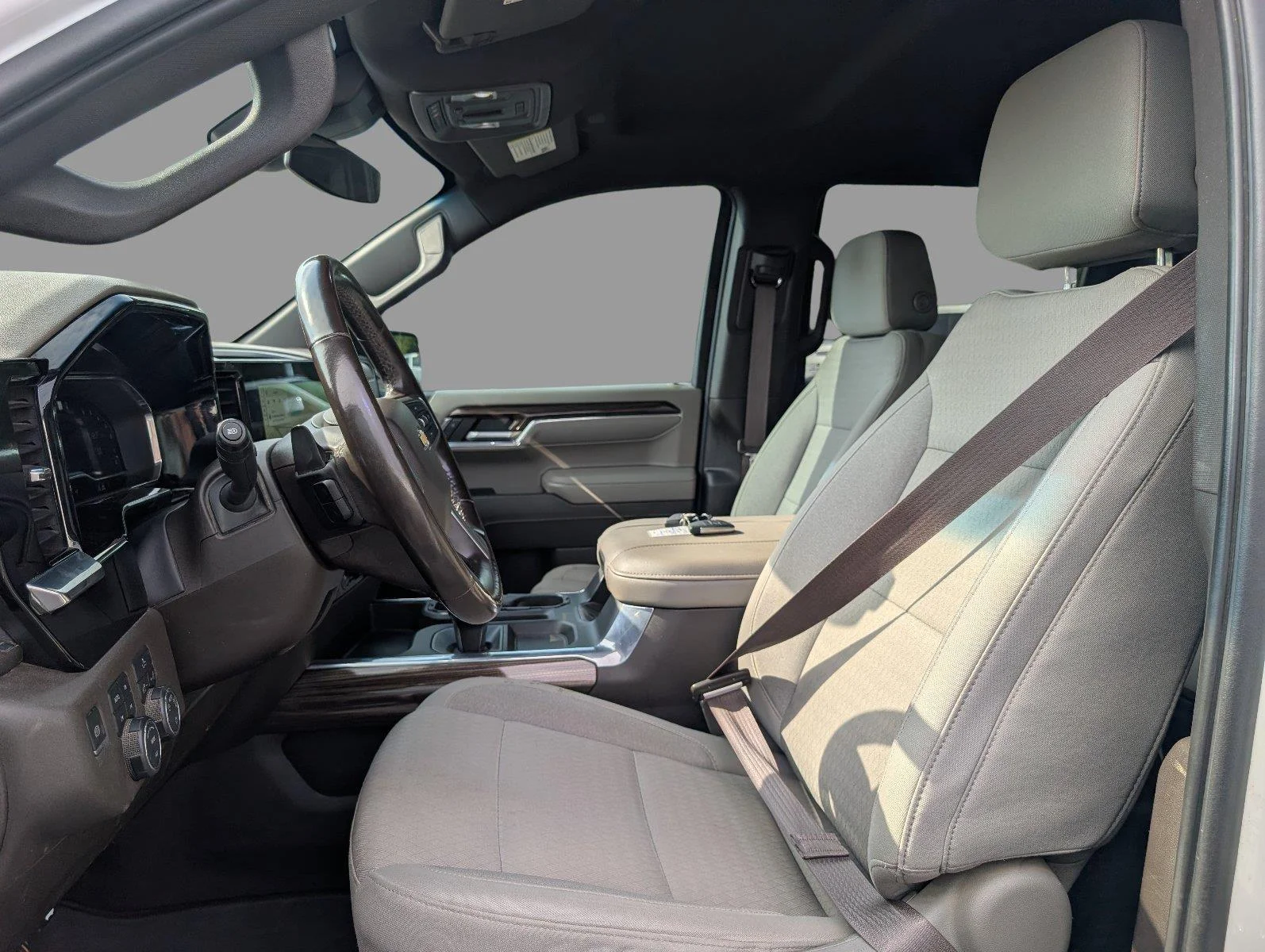 Used 2023 SUMMIT WHITE Chevrolet LT image 17