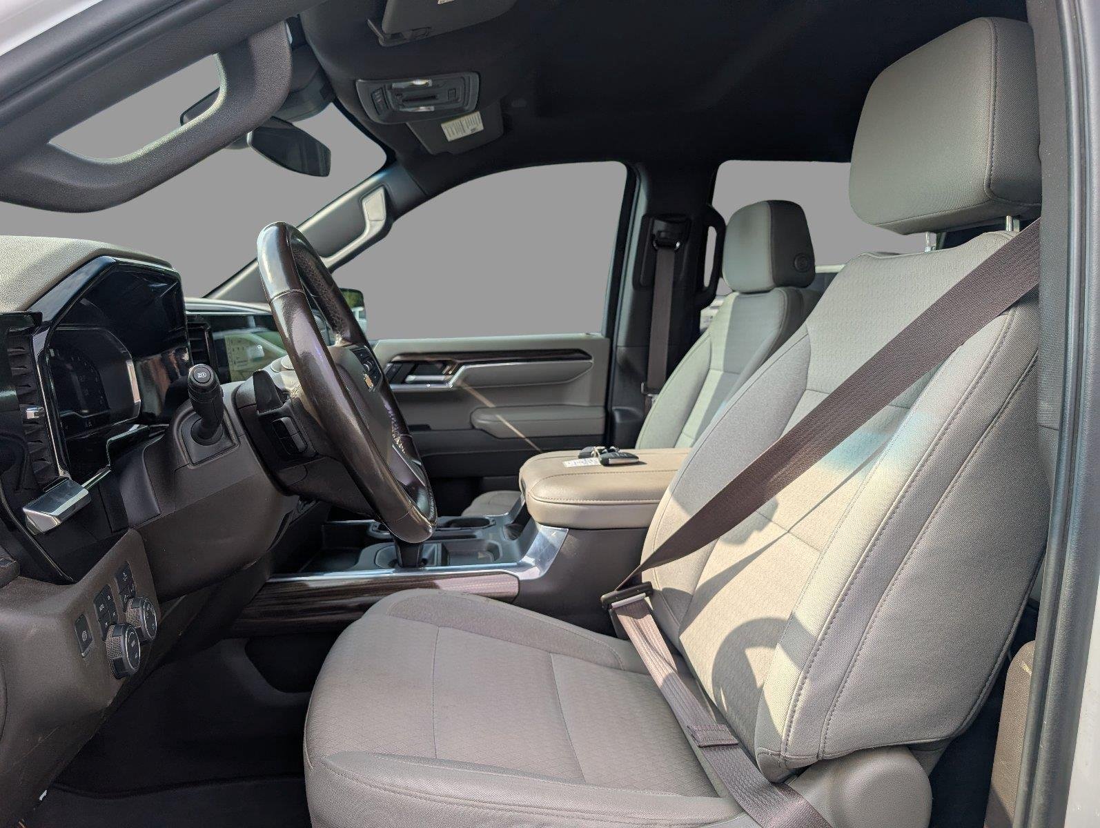 Used 2023 SUMMIT WHITE Chevrolet LT image 17
