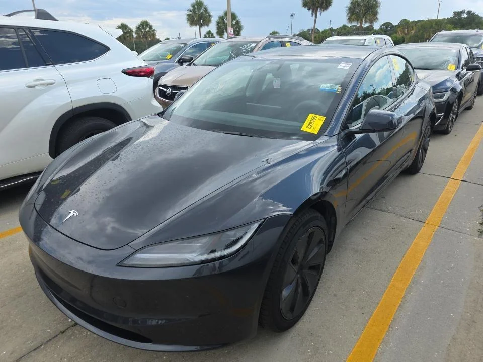Used 2025  Tesla Long Range image 2