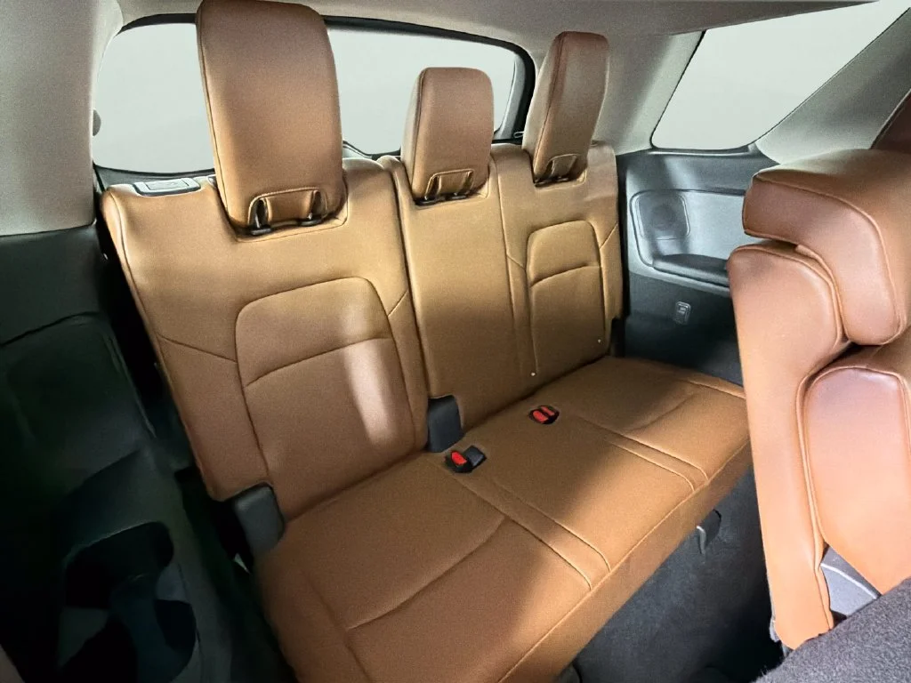 Used 2022 Black Nissan Platinum image 35