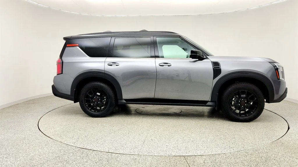 Used 2025 Gun Metallic/Super Black Nissan 4x4 PRO-4X w/ 2-Tone Roof image 4