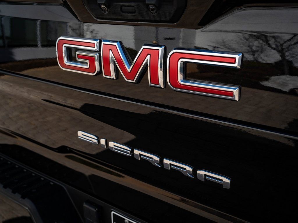 Used 2023 Ebony Twilight Metallic GMC AT4 image 17