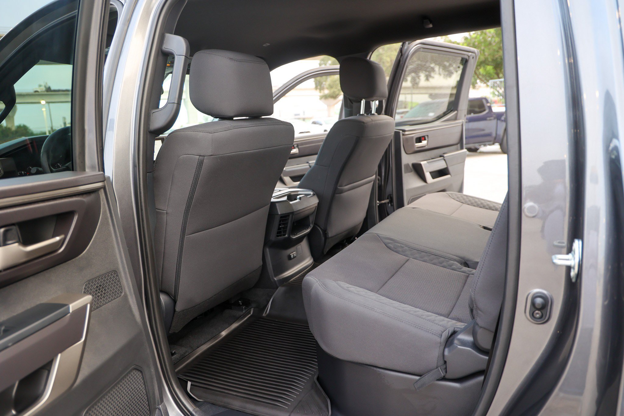 Used 2025 MAGNETIC GRAY MET Toyota SR5 image 33