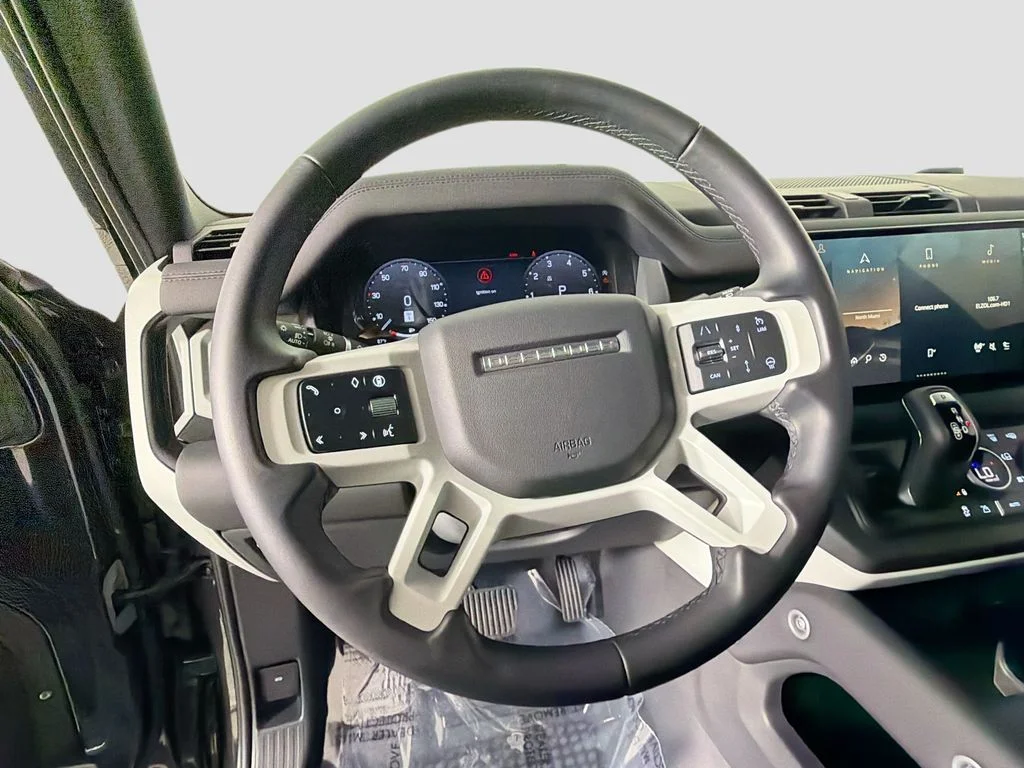 Used 2024 Gray Land Rover S image 11