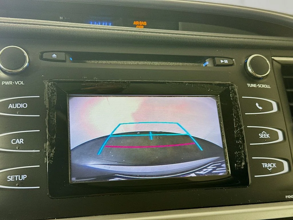 Used 2015 Silver Toyota LE image 15