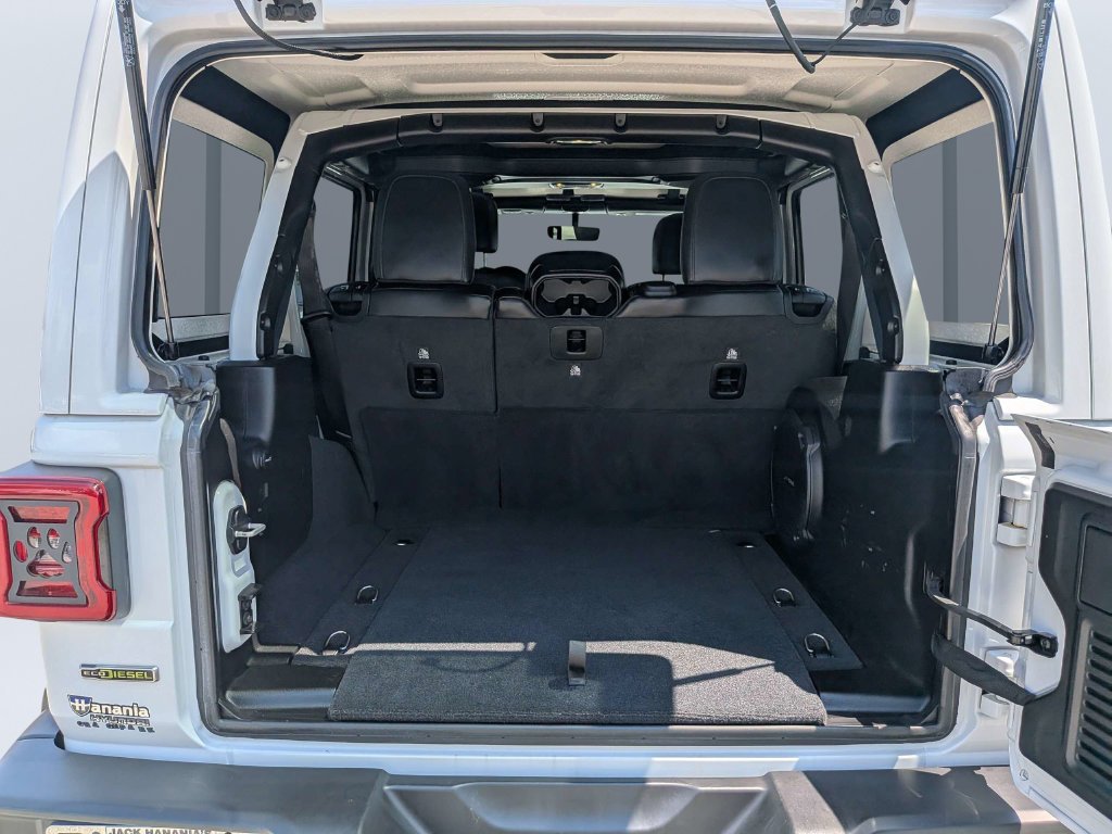 Used 2021 White Jeep Unlimited Sahara image 17