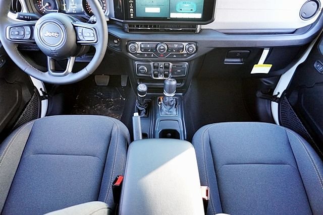 New 2026 Bright White Clear-Coat Exterior Paint Jeep Sport S image 29