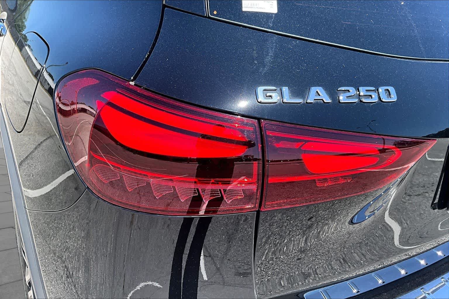 Used 2025 Night Black Mercedes-Benz GLA 250 image 29