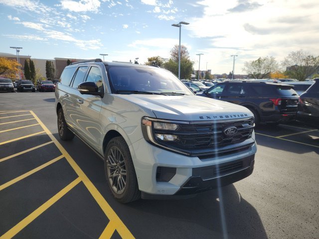 Used 2025 Gray Ford Platinum image 1