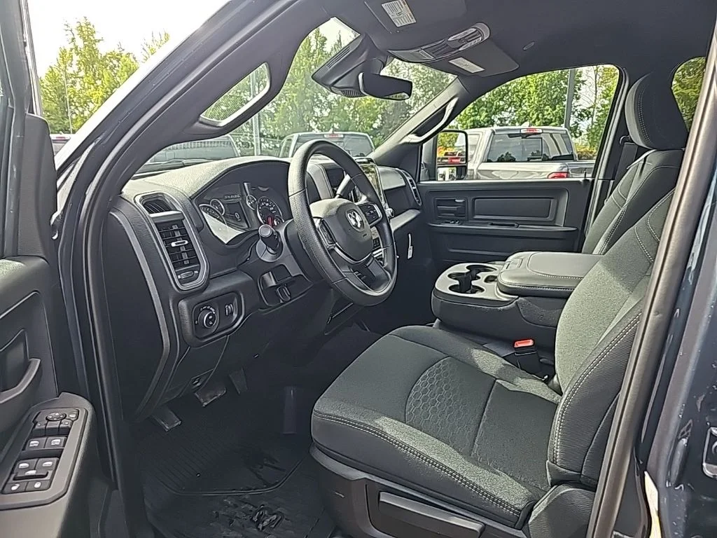 2025 RAM 3500 Tradesman - Photo 10