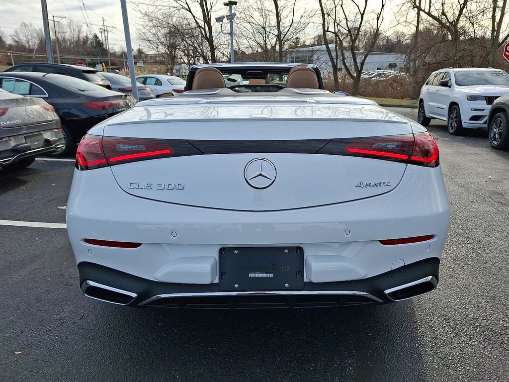 New 2026 MANUFAKTUR Moonlight White Metallic Mercedes-Benz CLE 300 image 5