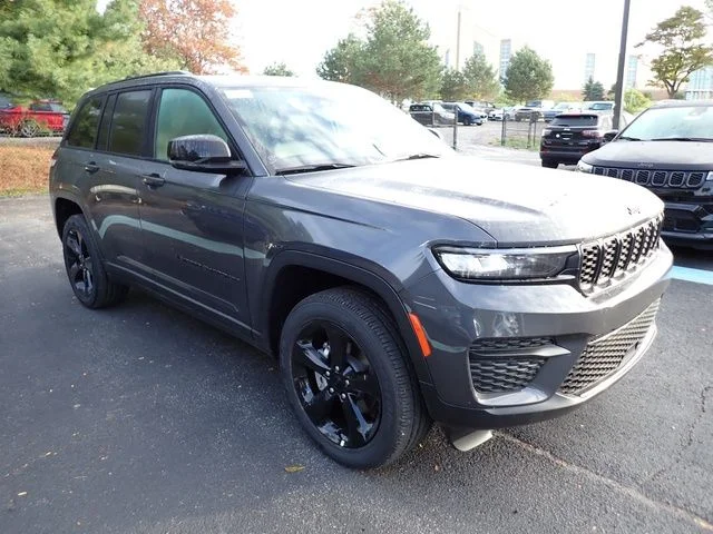 New 2025 Baltic Gray Metallic Clearcoat Jeep Altitude X image 8
