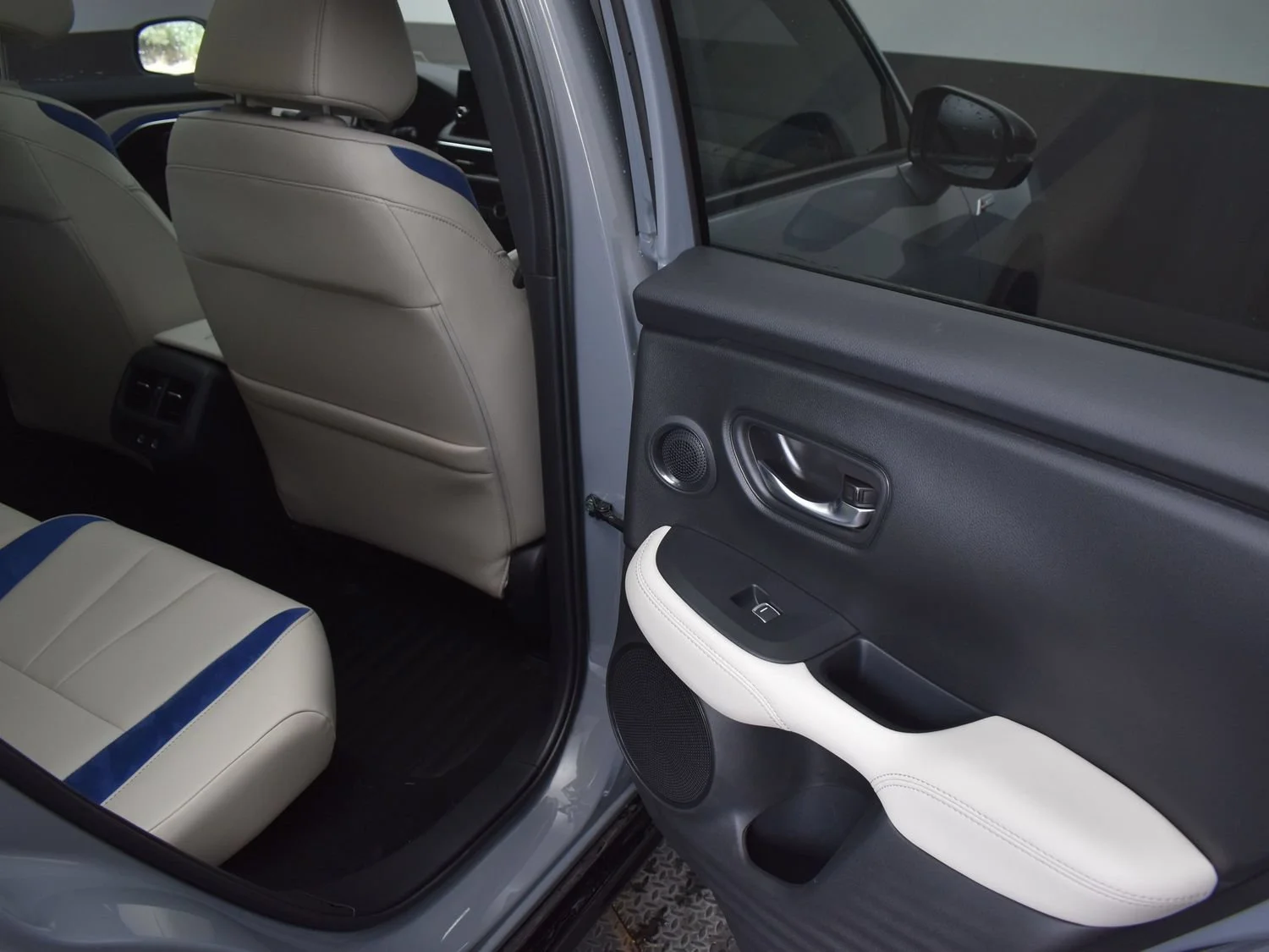 New 2025 Urban Gray Pearl Acura w/A-Spec Advance Package image 25