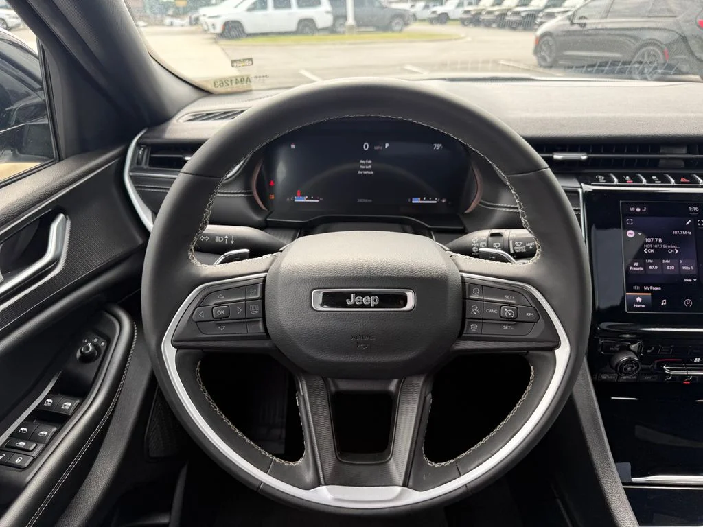 Used 2024 Silver Jeep Altitude X image 9