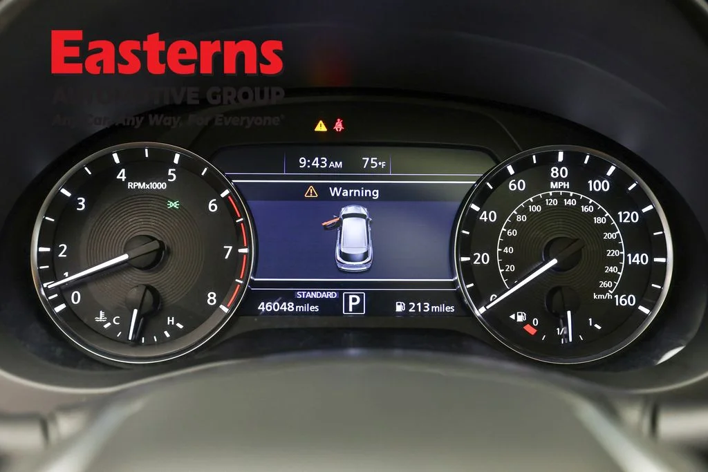 Used 2023 Gray INFINITI LUXE image 18