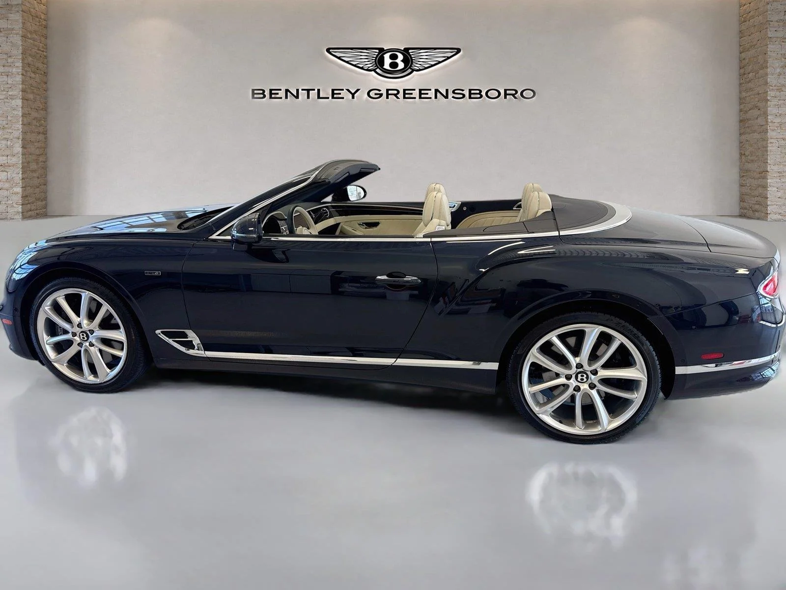 Used 2024 Dark Sapphire Metallic Bentley GT V8 image 5