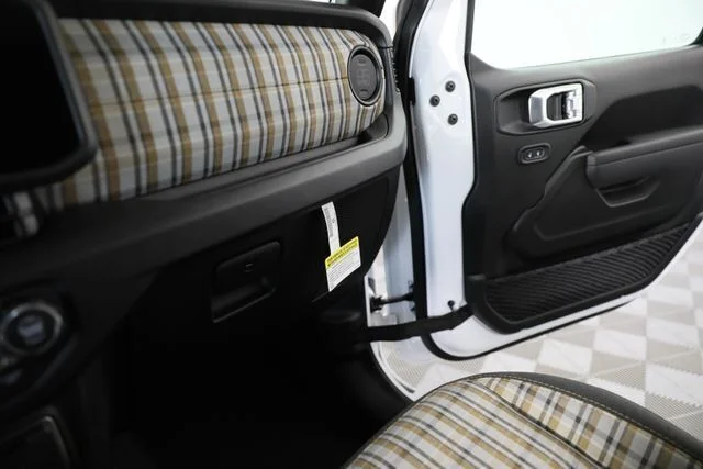 New 2026 Bright White Clearcoat Jeep 85th Anniversary Edition image 16