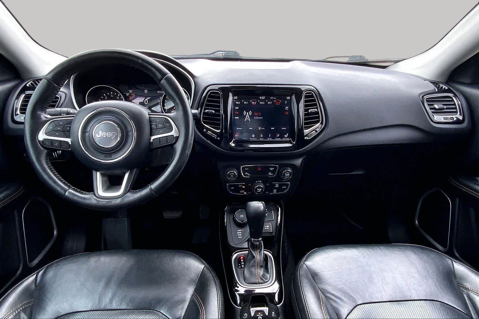 Used 2018 Diamond Black Crystal Pearlcoat Jeep Limited image 15