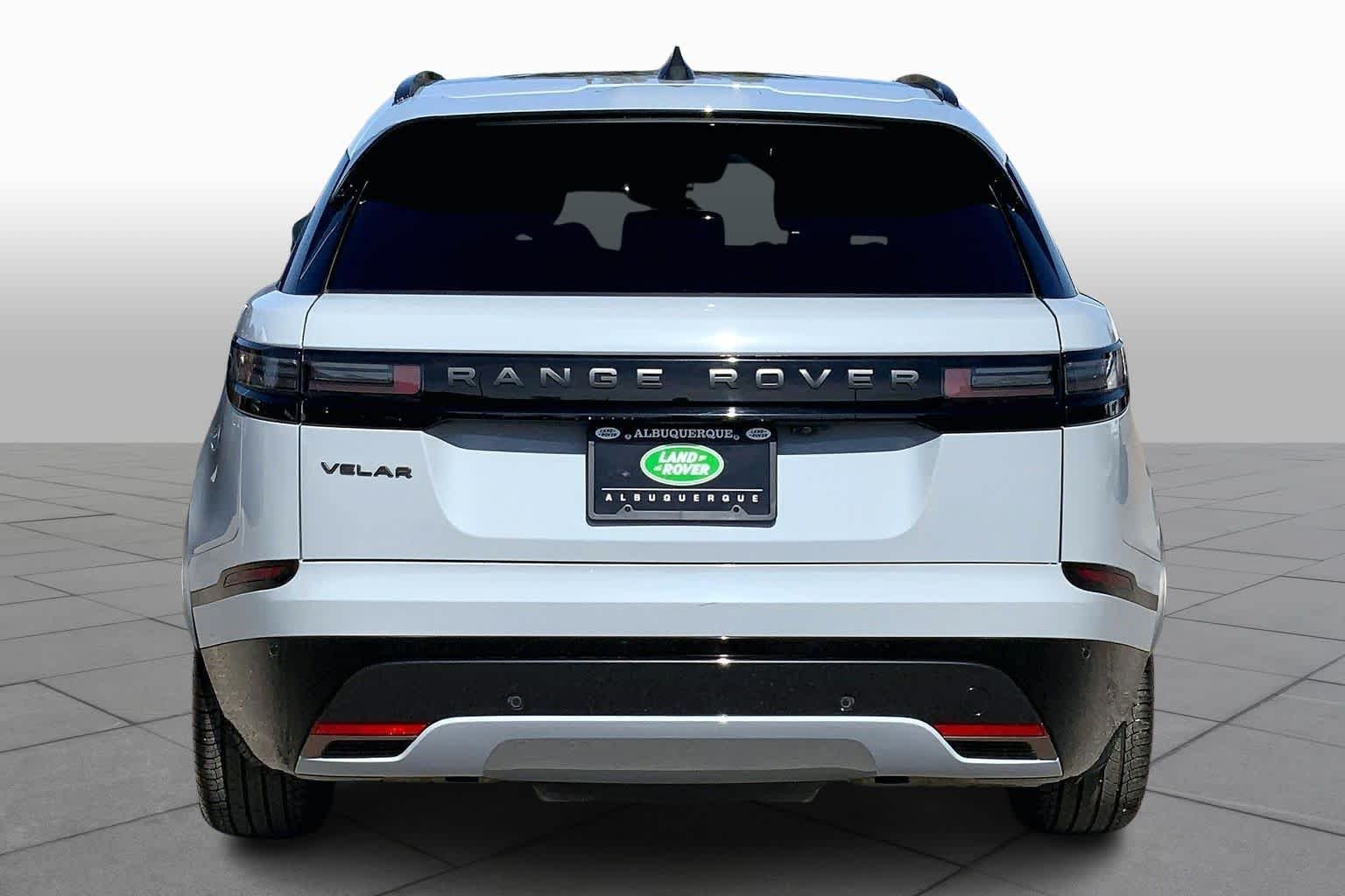 Certified Used 2025 Arroios Grey Metallic Land Rover Dynamic SE image 5