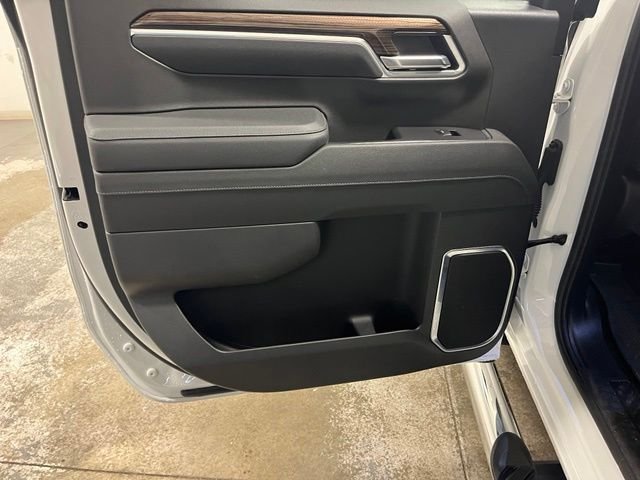 Used 2026 White Chevrolet LT image 24