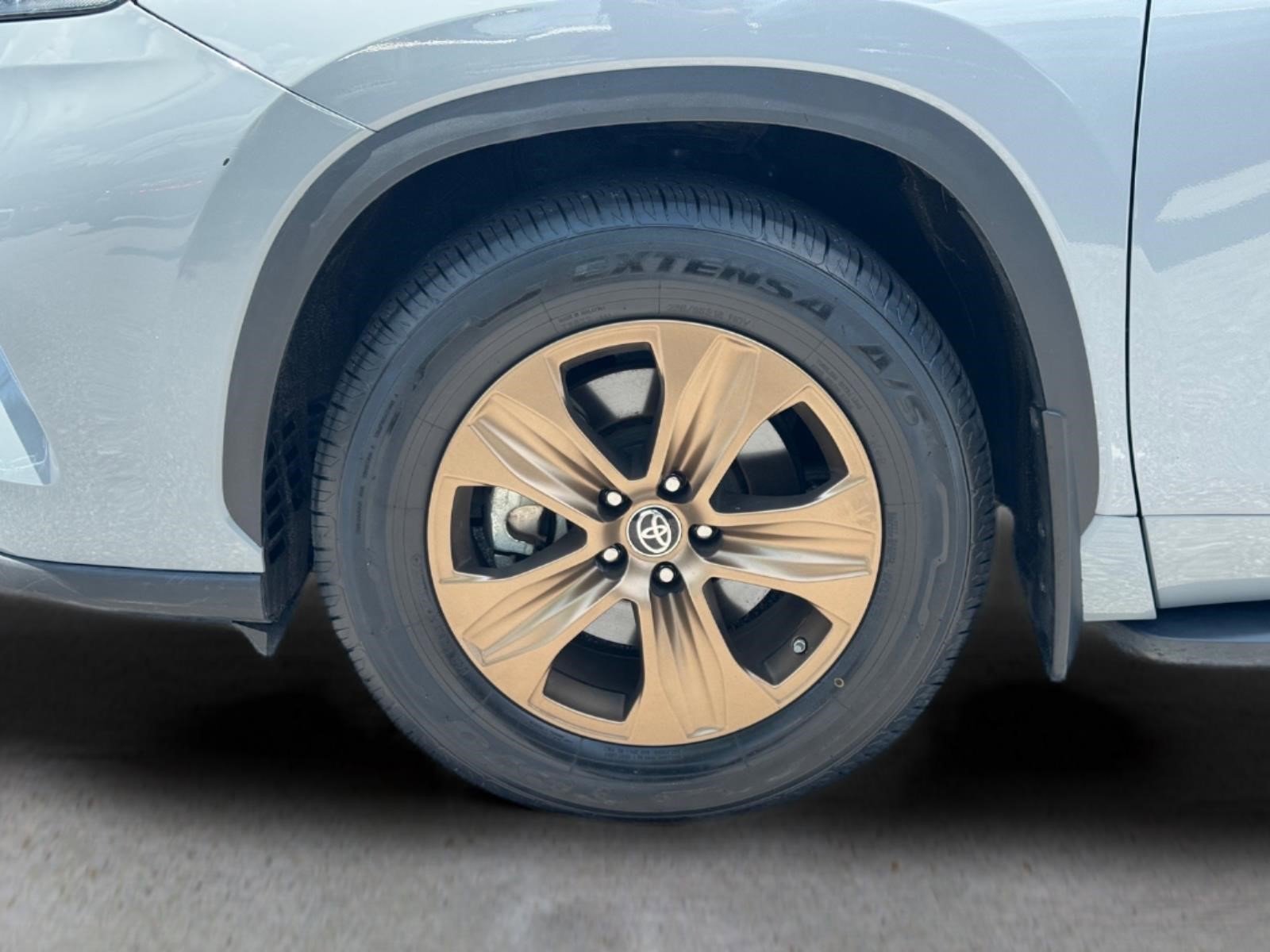 Used 2023 Gray Toyota Hybrid Bronze Edition image 9