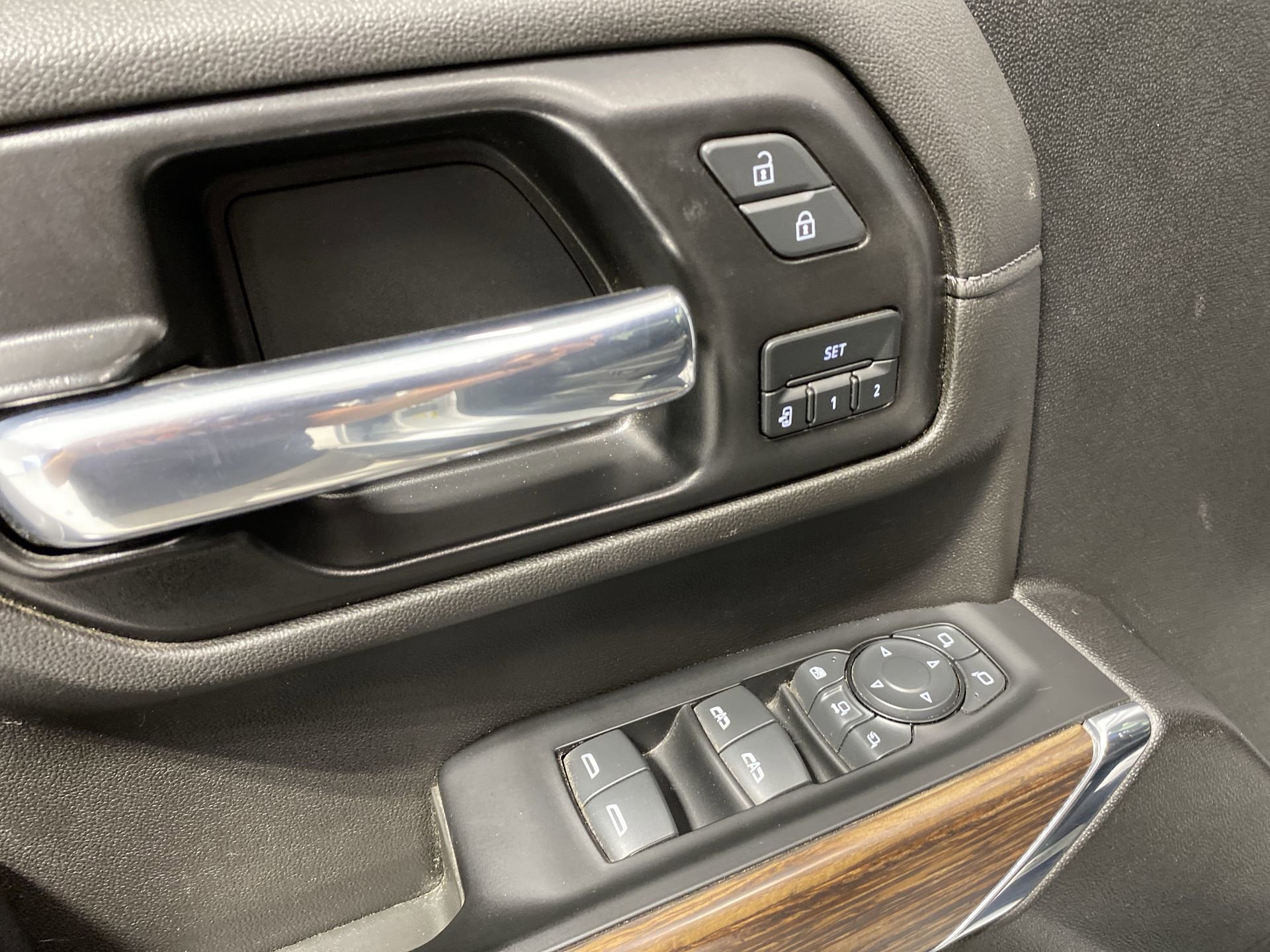 Used 2022 Iridescent Pearl Tricoat Chevrolet High Country image 22