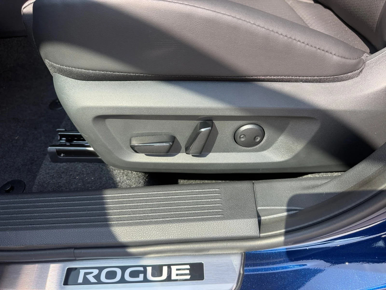 New 2026 Deep Ocean Blue Pearl Nissan Dark Armor image 9