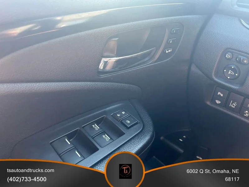 Used 2018 Blue Honda Touring Sport Utility 4D image 21