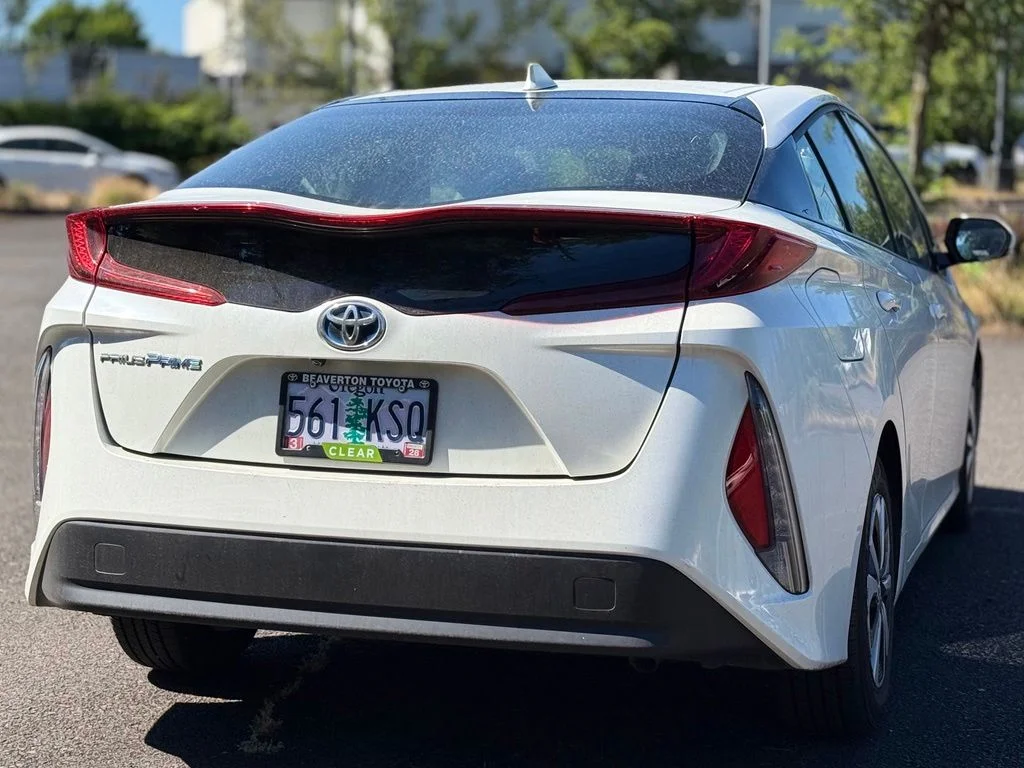 Used 2018 White Toyota Premium image 5