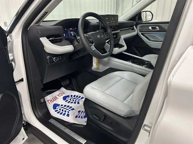 New 2026 Star White Metallic Tri-Coat FORD Platinum™ image 24