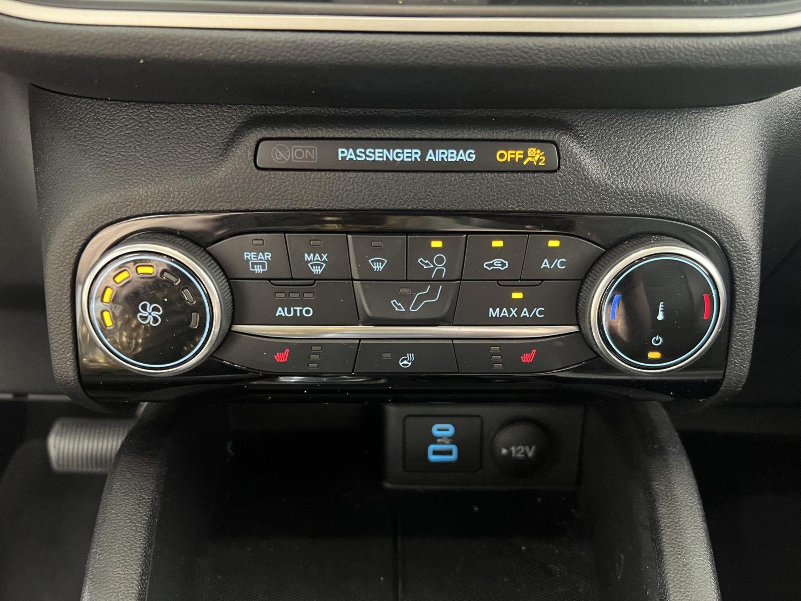 Used 2022 Agate Black Ford SE image 19