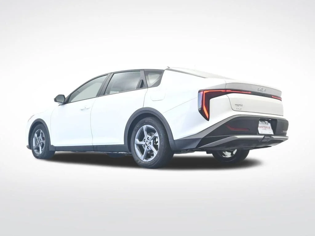 2025 Kia K4 LXS - Photo 35