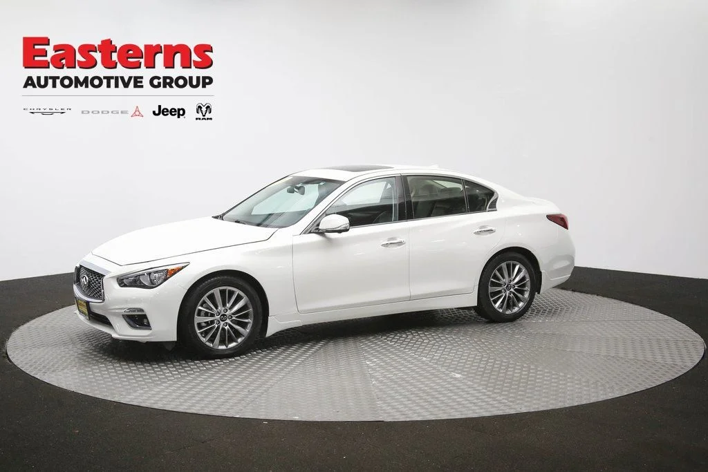 Used 2023 White INFINITI LUXE image 61