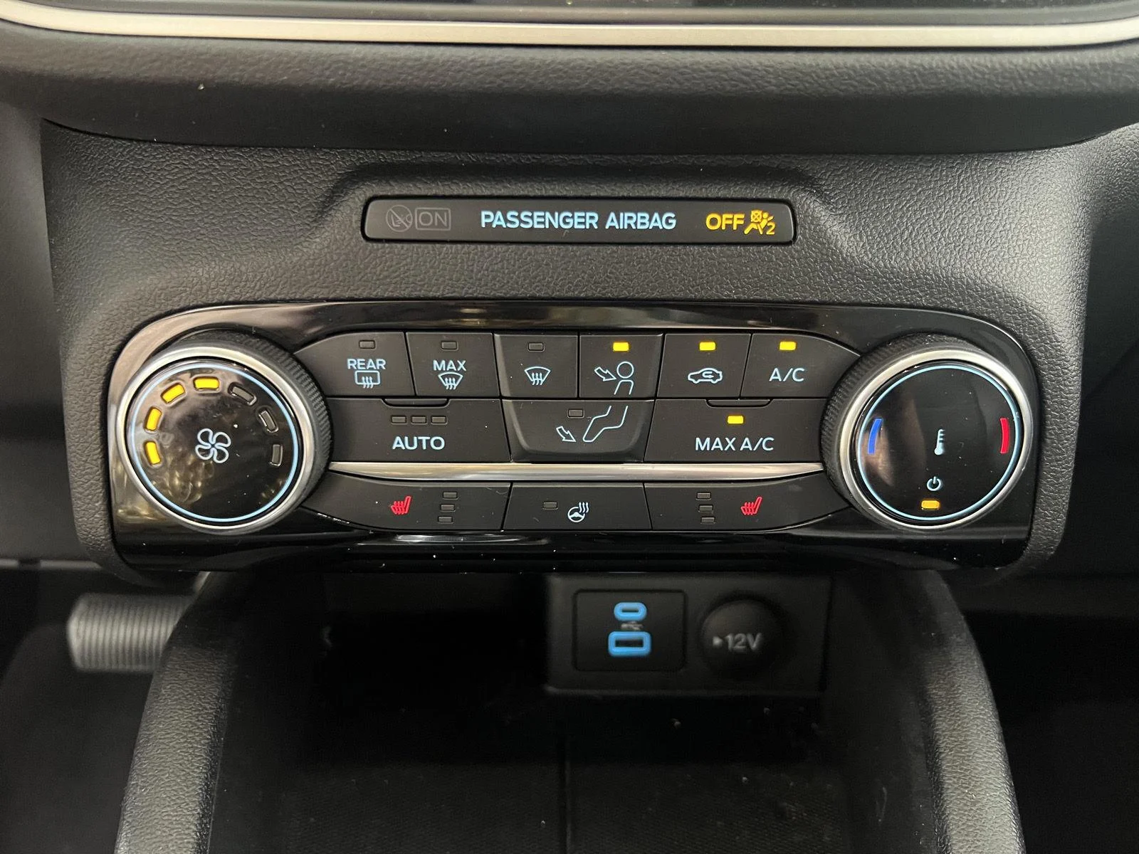 Used 2022 Agate Black Ford SE image 19
