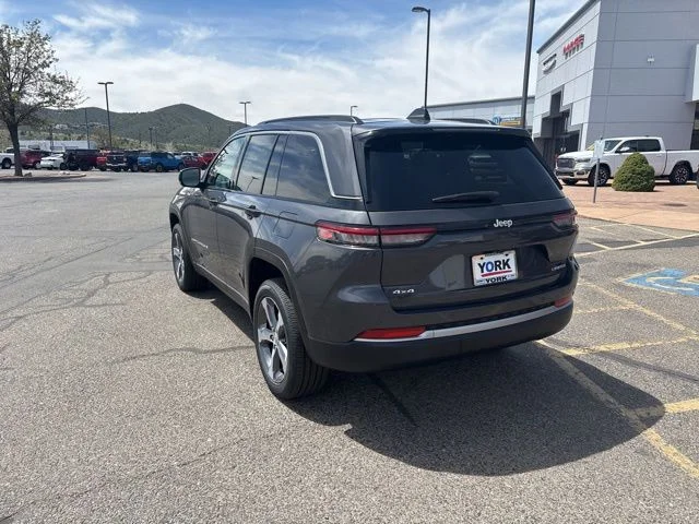 New 2026 Baltic Gray Metallic Clear-Coat Exterior Paint Jeep Limited image 8
