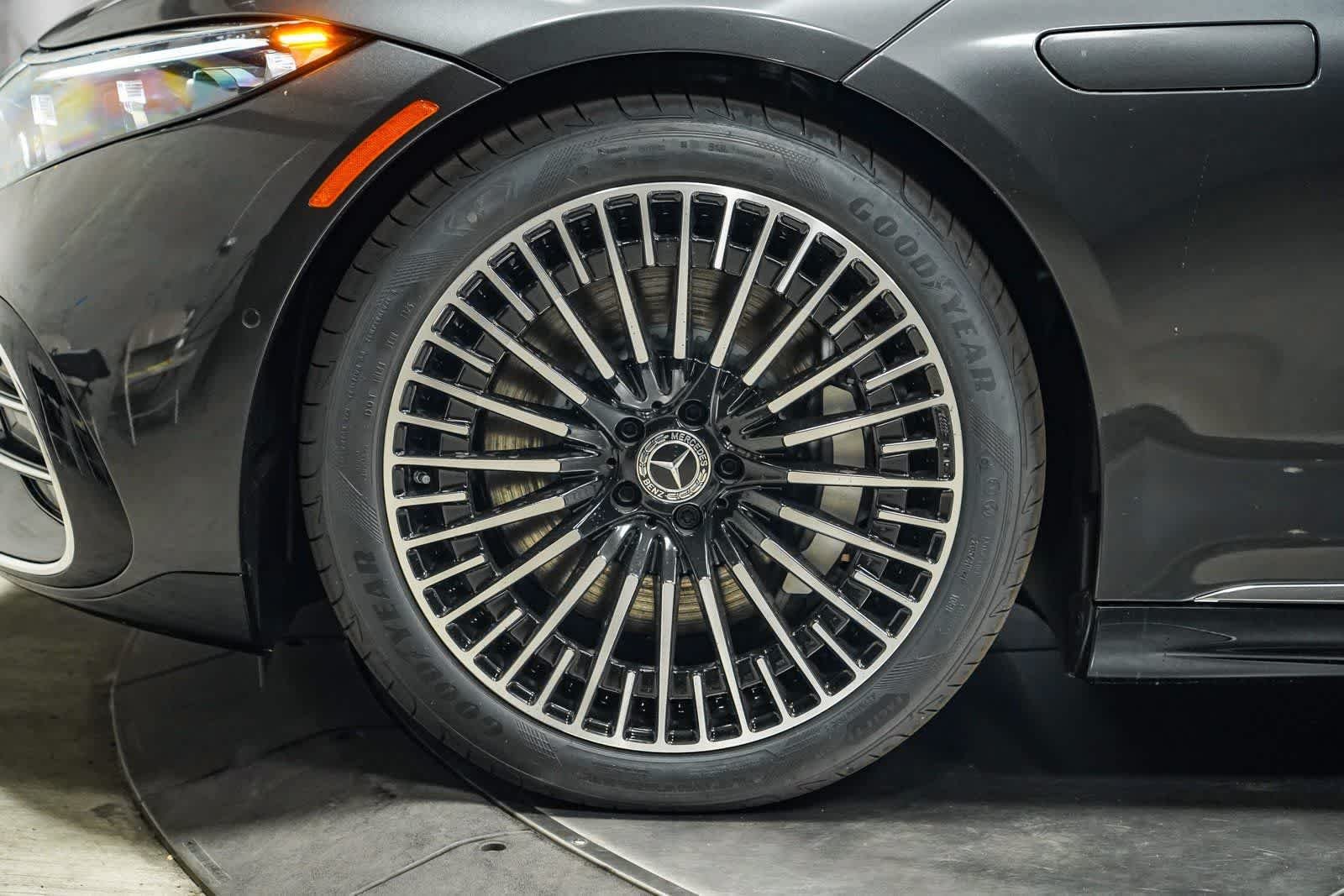 New 2026 Graphite Grey Metallic Mercedes-Benz EQS 450+ image 36