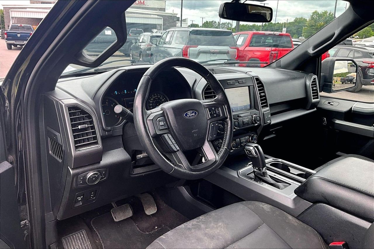 Used 2020 Agate Black Metallic Ford XLT image 5