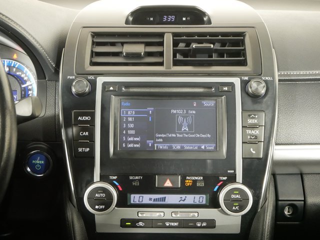 Used 2014 Magnetic Gray Metallic Toyota SE image 18