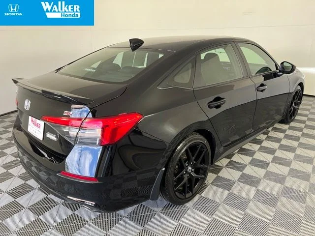 Certified Used 2024 Crystal Black Pearl Honda 4DR image 7