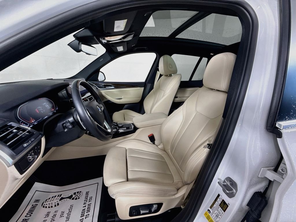 Used 2022 Alpine White BMW sDrive30i image 2