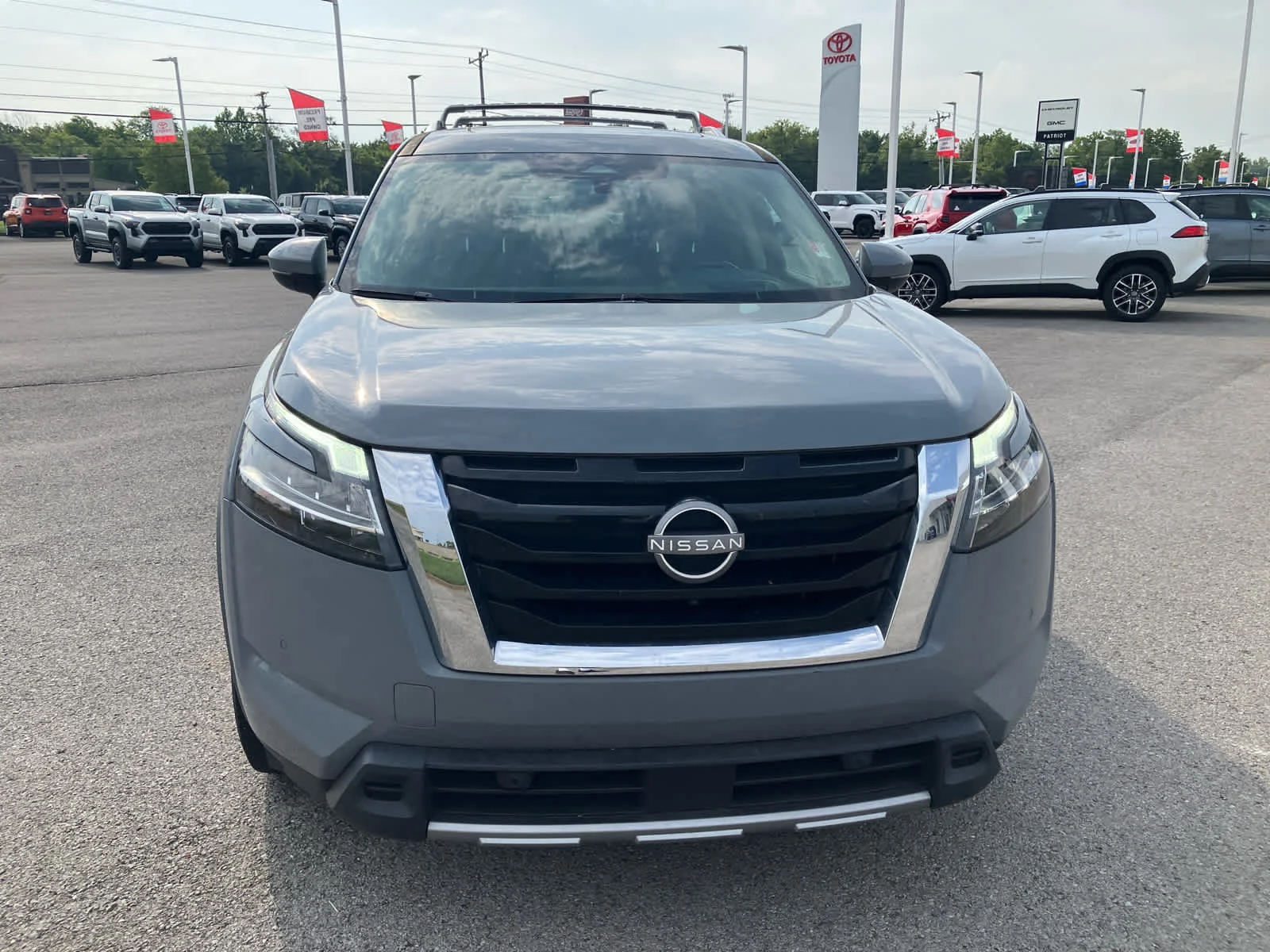 Used 2023 Boulder Gray Pearl Nissan Platinum image 2