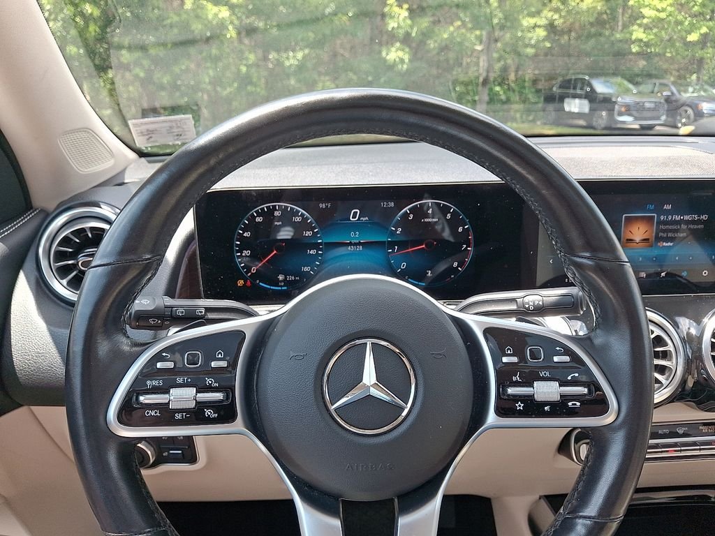 Certified Used 2022  Mercedes-Benz GLB 250 image 19