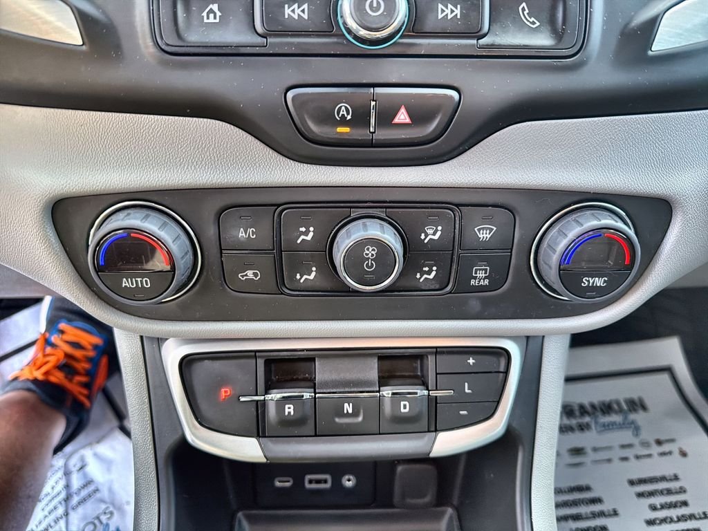 Used 2023 White GMC SLE image 19
