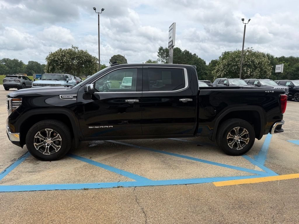 Used 2025 Onyx Black GMC SLT image 8