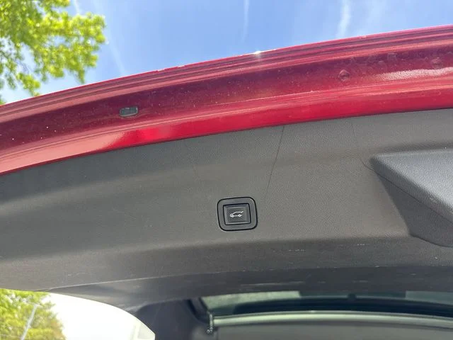 Used 2022 Red Chevrolet Z71 image 14