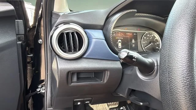 Used 2025  Nissan SV image 21
