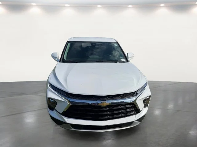 Used 2025 White Chevrolet LT image 7