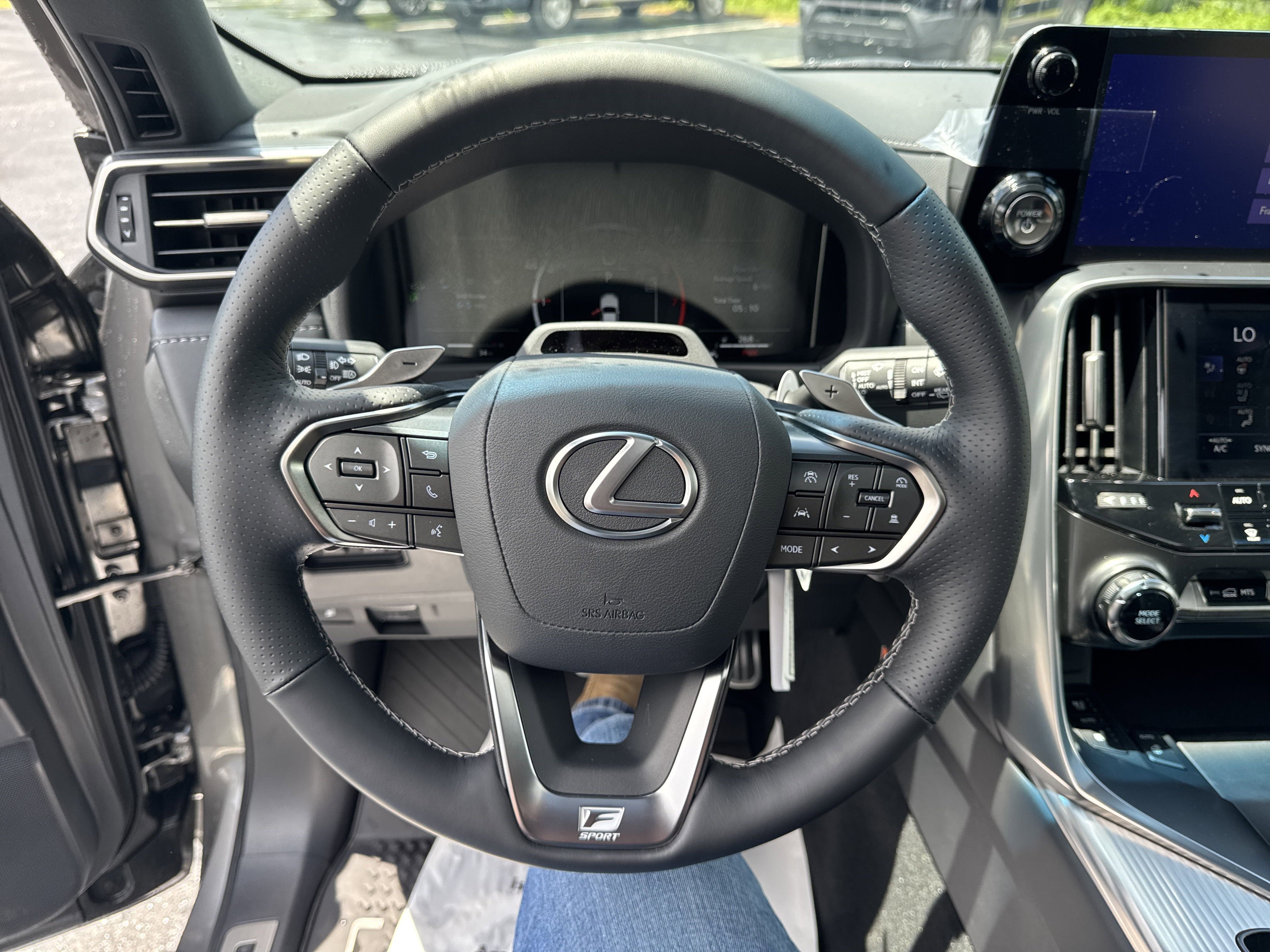 2025 Lexus LX F-Sport - Photo 17