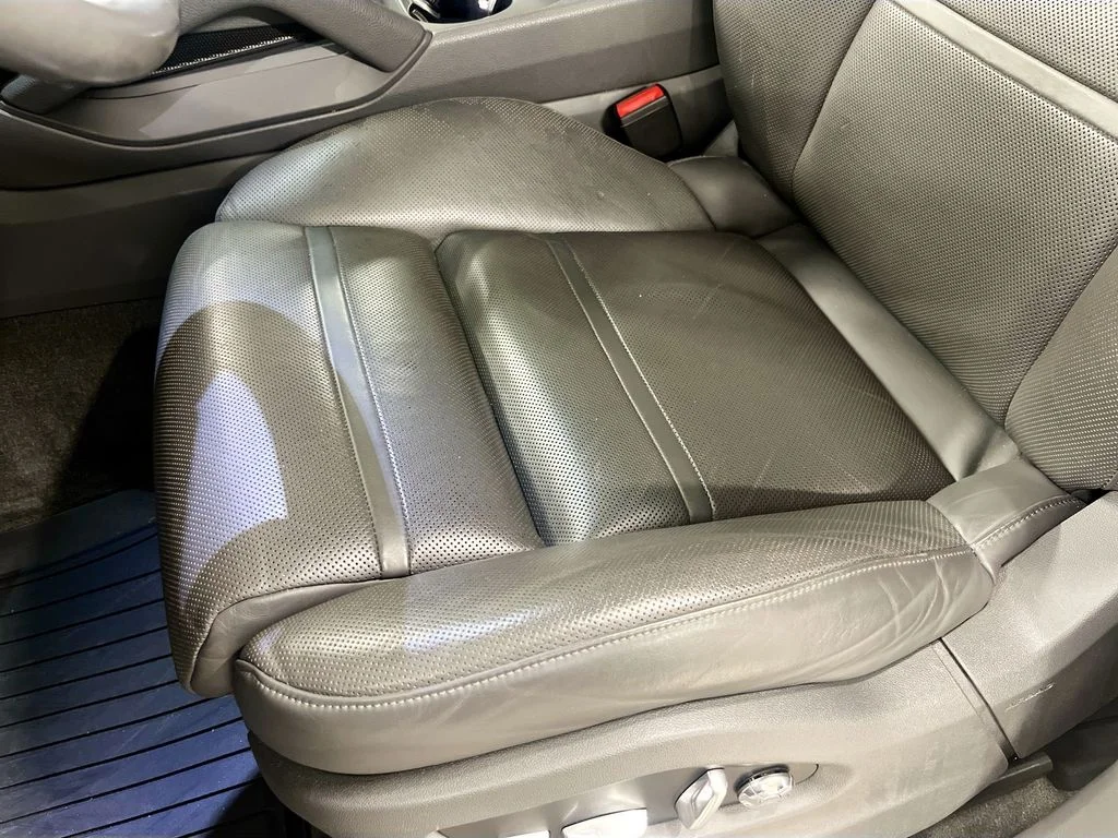Used 2019 Biscay Blue Metallic Porsche  image 19