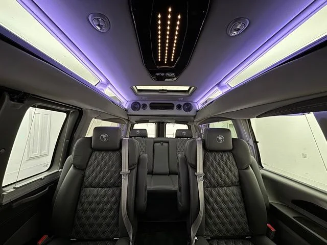 Used 2025 Onyx Black GMC Explorer Limited SE image 2